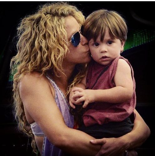 Shakira, Sasha, and Milan at the Miami Airport, flying to Barcelona