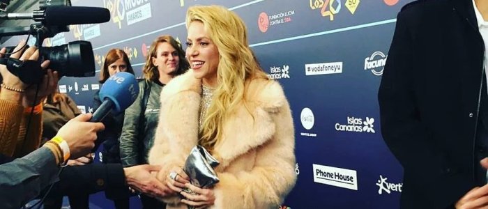 Conheça os detalhes do figurino escolhido por Shakira para o Los 40 Music Awards
