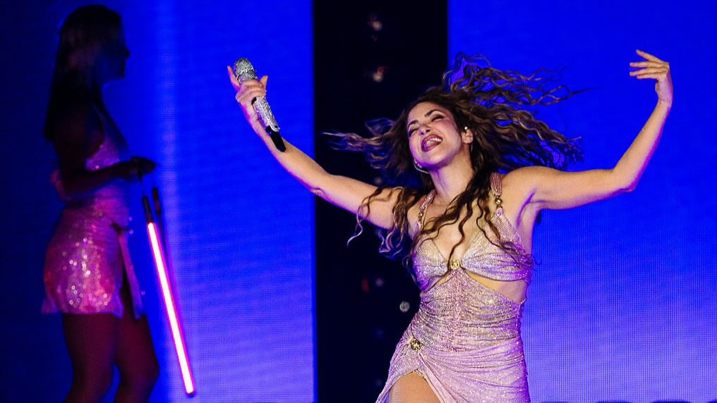 Shakira dedica show em San Antonio às vítimas das enchentes e mobiliza fãs por ajuda humanitária