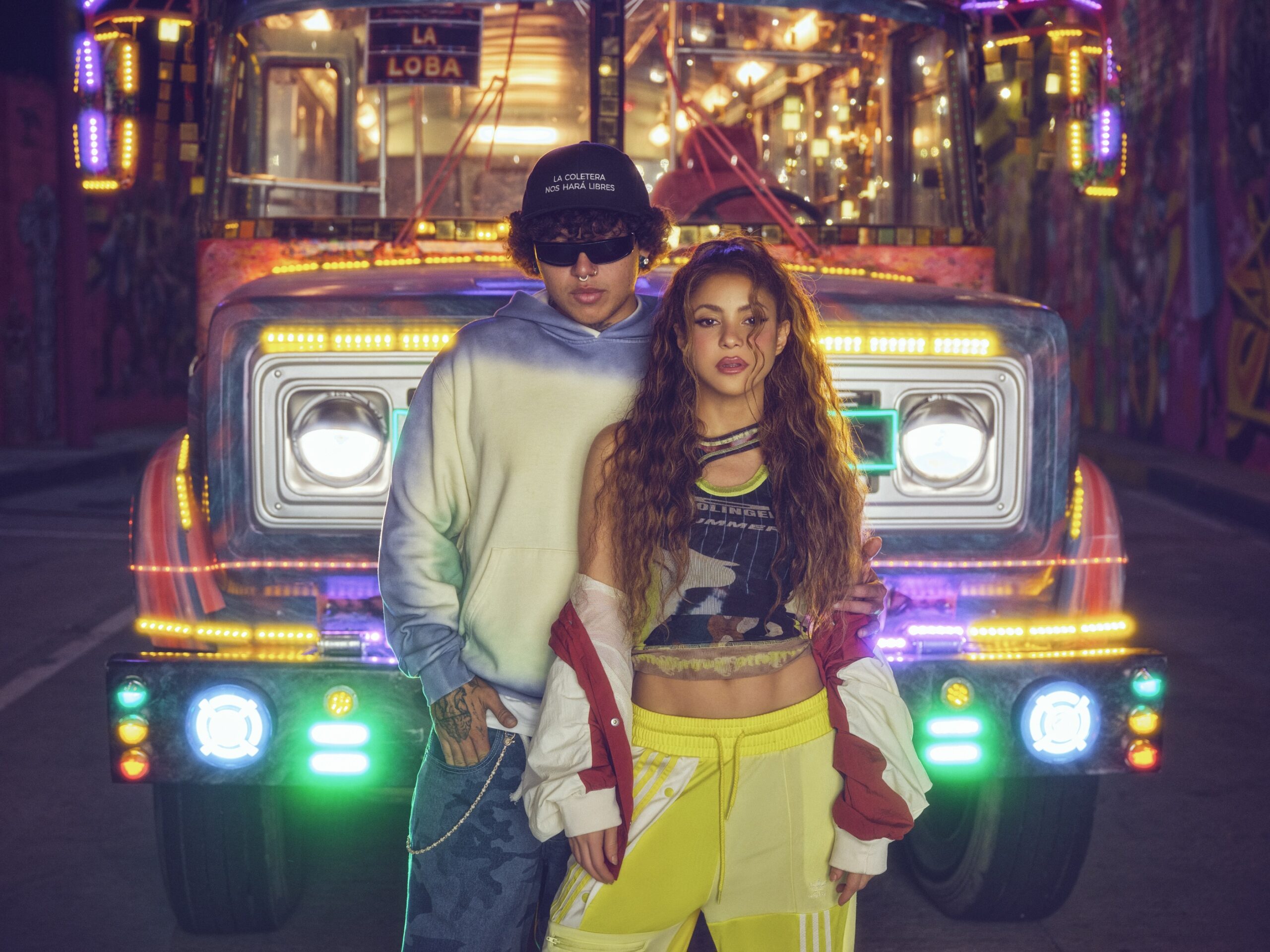 Shakira lança clipe de “Algo Tú” com Beéle e transforma Barranquilla em protagonista