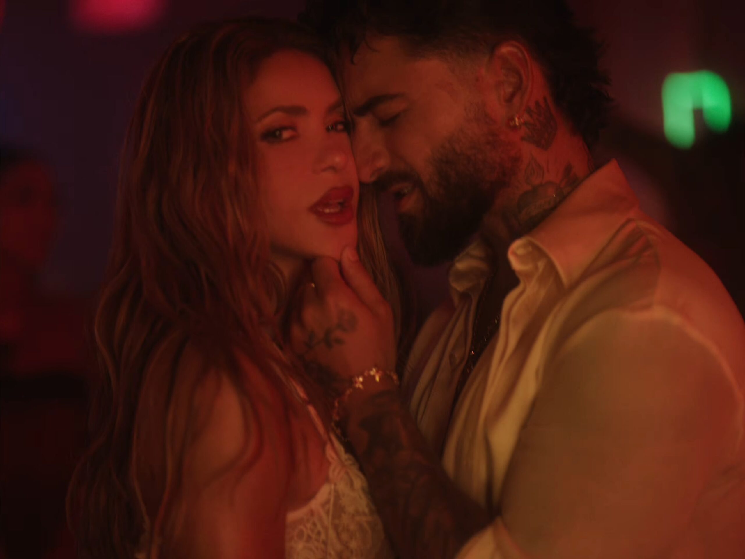 Shakira e Maluma lançam “Agua” e retomam parceria iniciada com “Chantaje” há dez anos