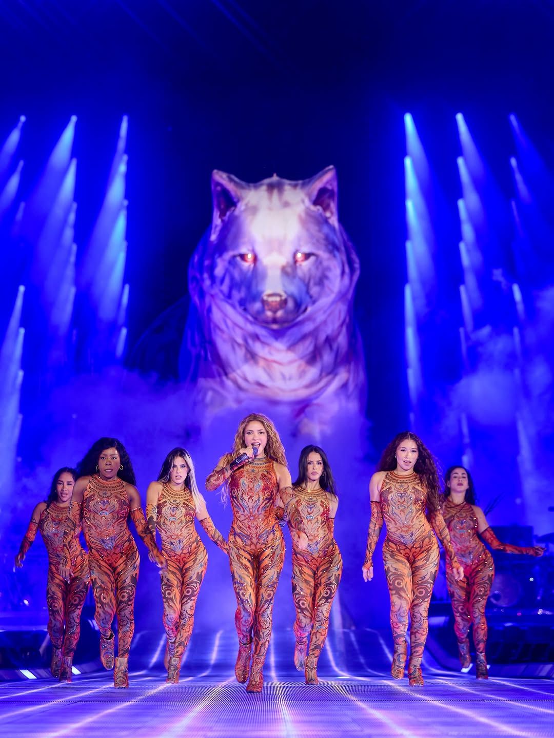 Shakira no palco do Estadio Shakira, em Madrid